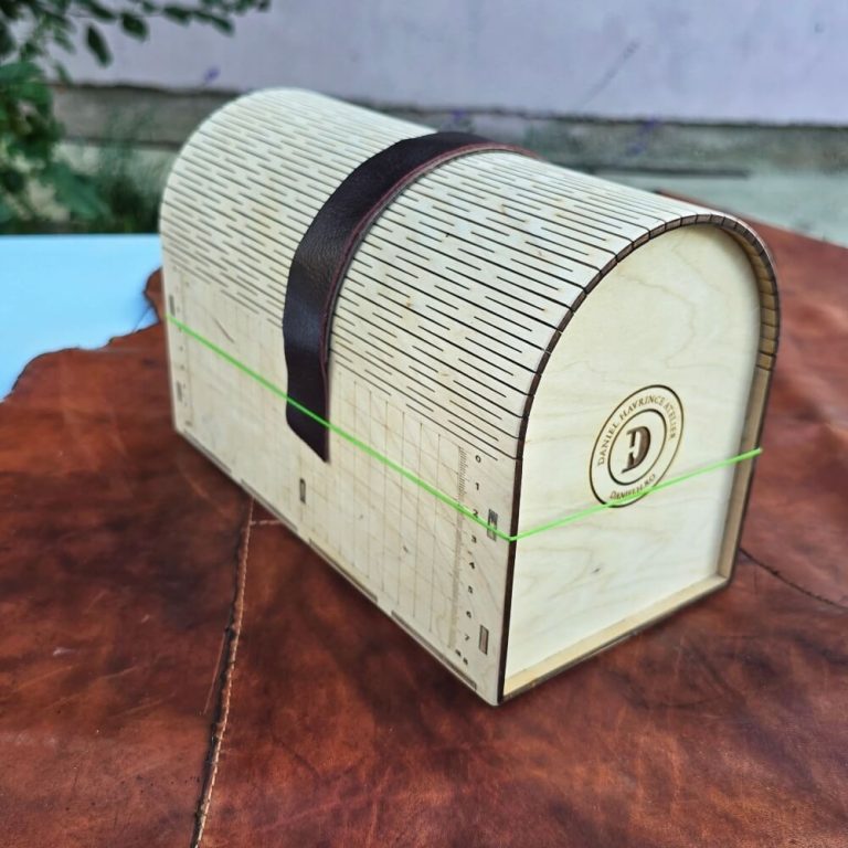 5 Unelte Esențiale pentru un Atelier de Pielărie la Început de Drum