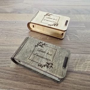 Cutie USB din lemn gravat